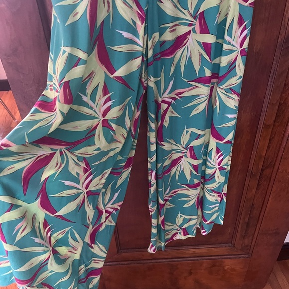 NWOT tropical print jumpsuit - Picture 3 of 4